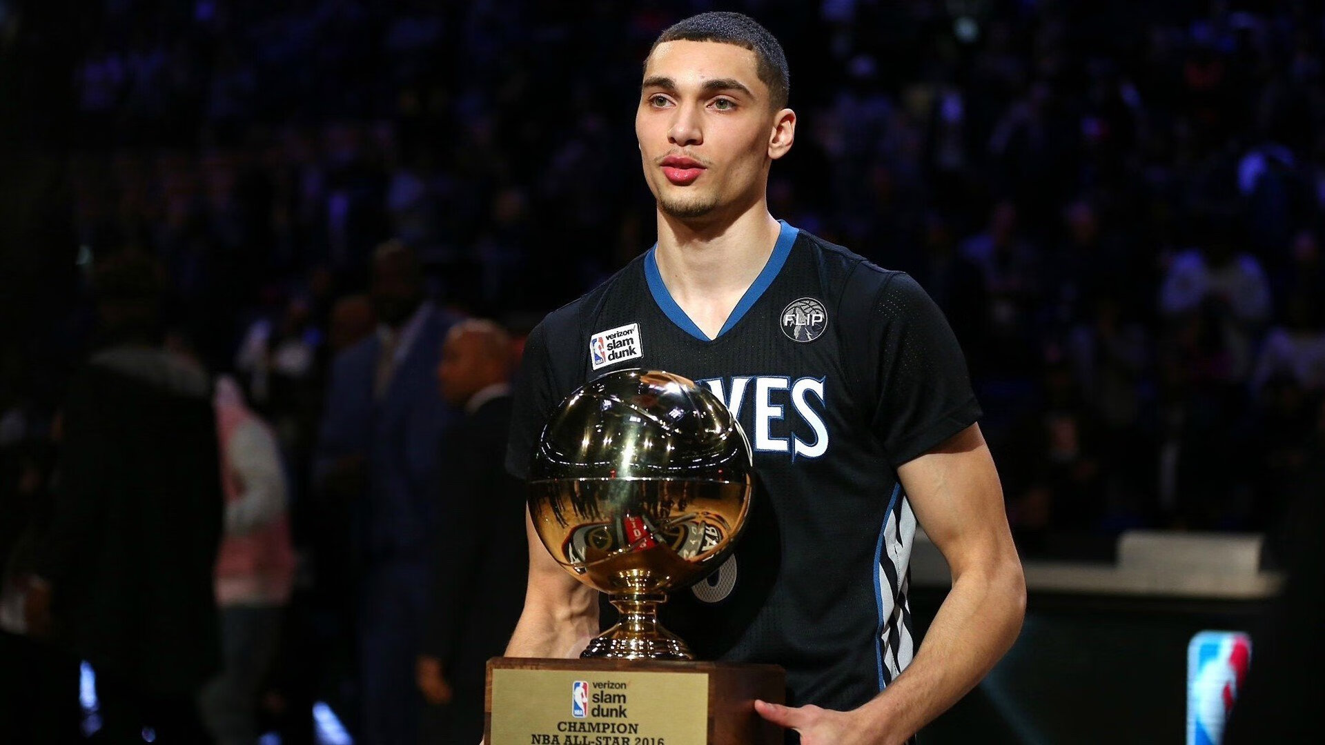 潜力新星:年轻球员在比赛中的爆发表现,潜力型选手