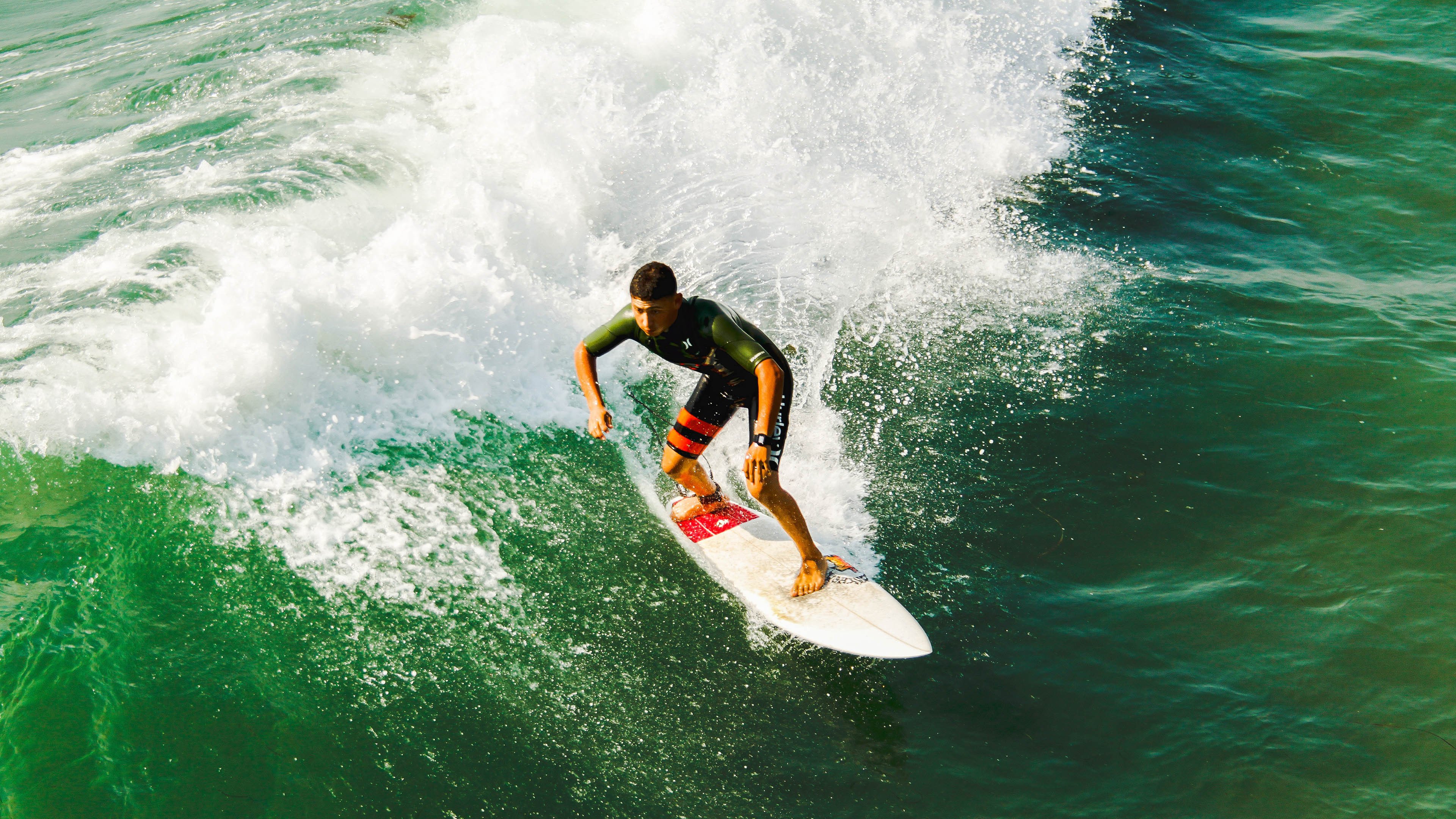潜力新星:年轻球员在比赛中的爆发表现,潜力型选手